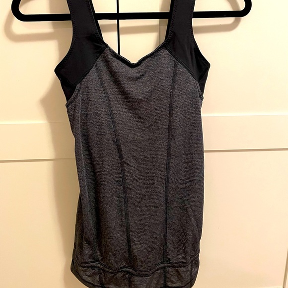 Lululemon Run For Your Life Tank
Layered Built in Bra Gray, size 4 - Picture 4 of 7